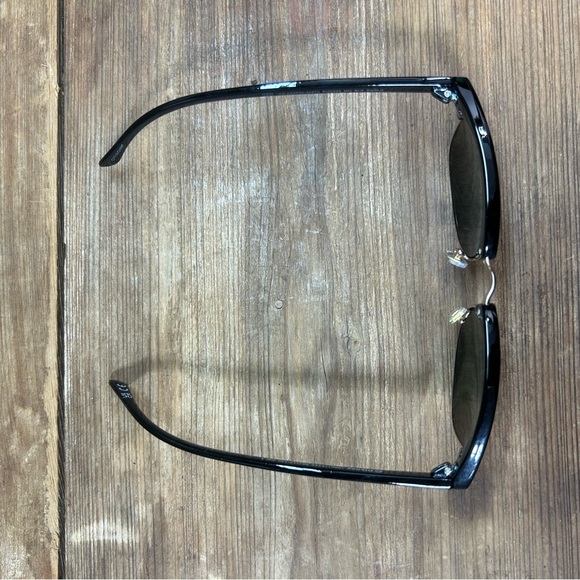 Stylish Disney Black and Gold Women’s Sunglasses - Picture 3 of 5